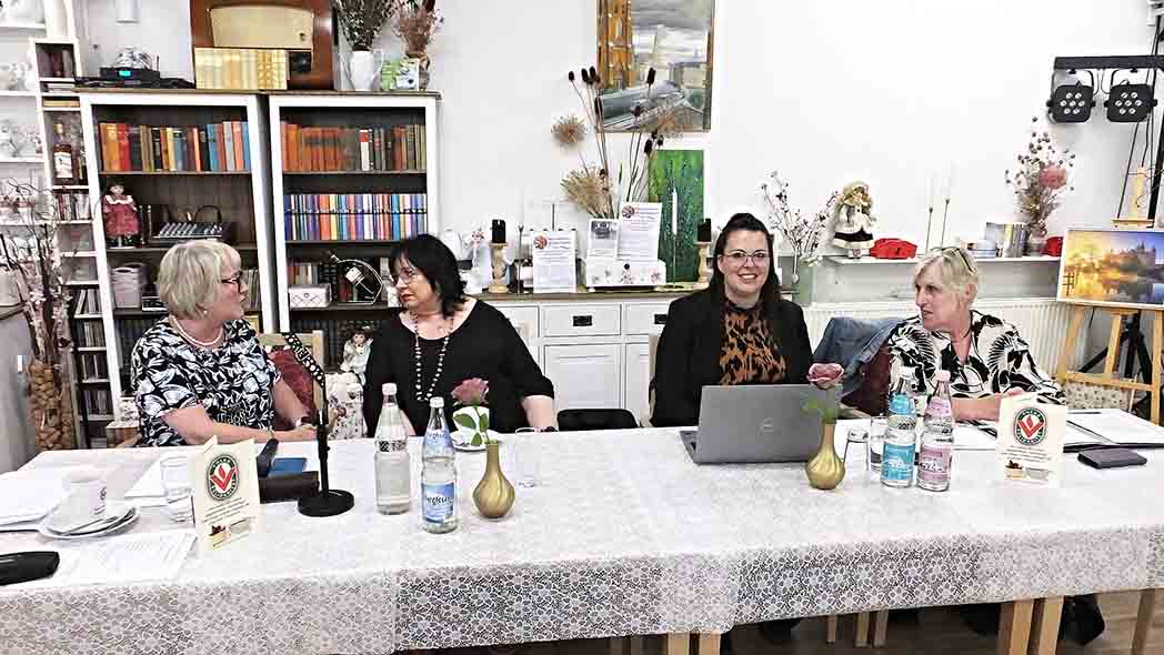 V. li.: Andrea Preuß-Borowsky mit den Gästen Doris Seemann, Franziska Schleiff und Annegret Bemmann.